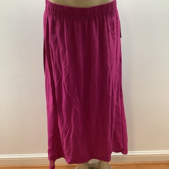 DKNY Size Large Raspberry Women's Handkerchief Hem Mixed Media Maxi Skirt. New - Picture 1 of 6